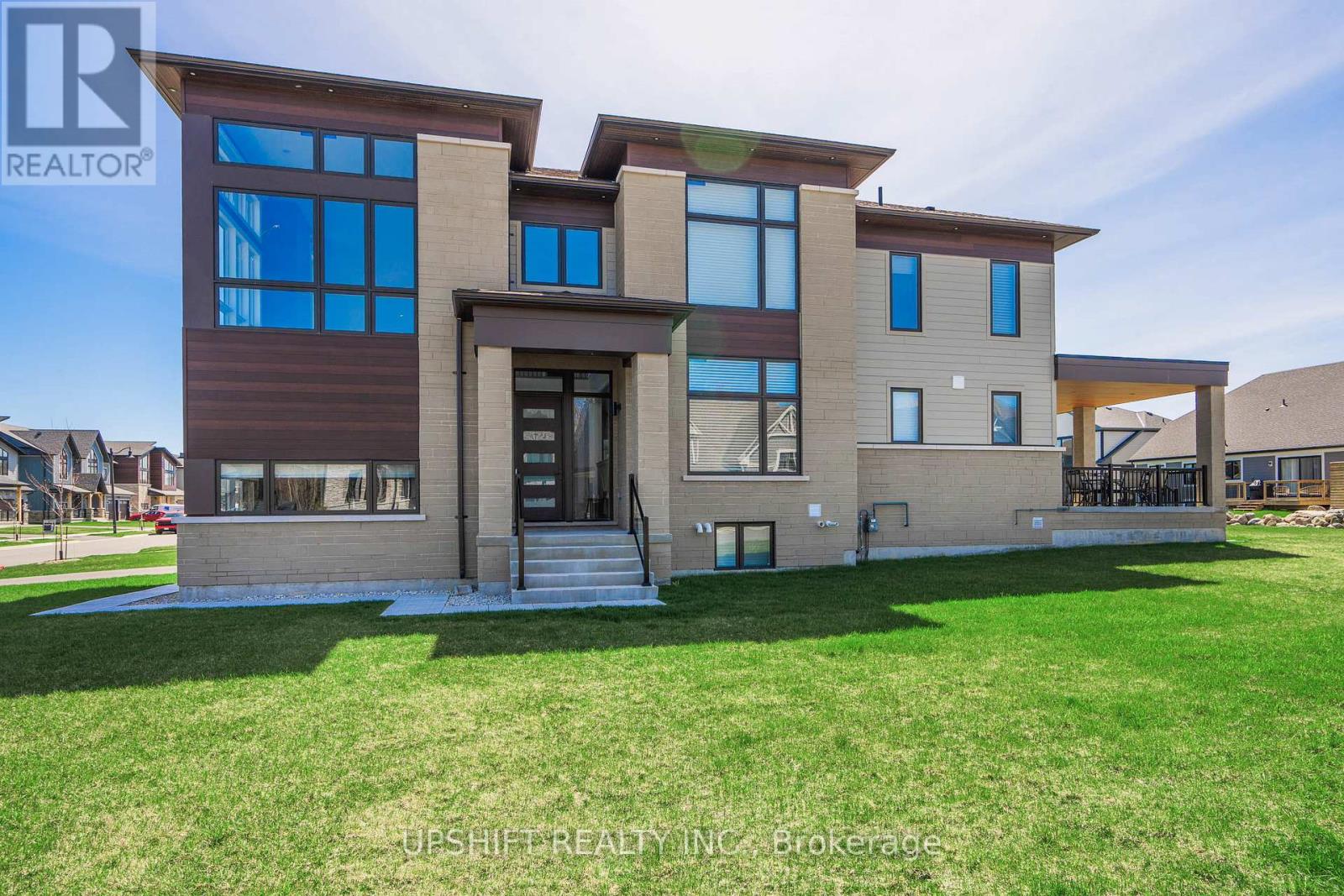 101 Stoneleigh Drive Blue Mountains ON L9Y 4P5