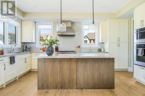 101 Stoneleigh Drive Blue Mountains ON L9Y 4P5