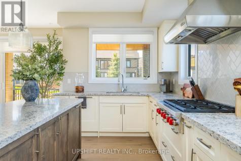 101 Stoneleigh Drive Blue Mountains ON L9Y 4P5