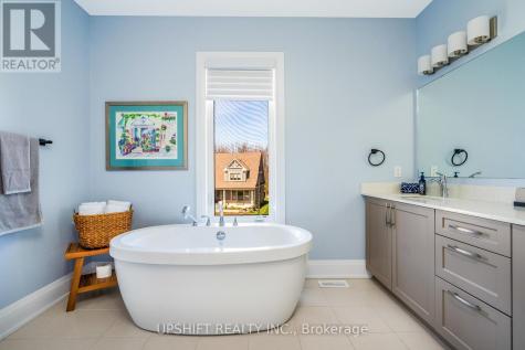 101 Stoneleigh Drive Blue Mountains ON L9Y 4P5