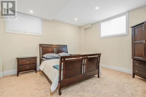 101 Stoneleigh Drive Blue Mountains ON L9Y 4P5