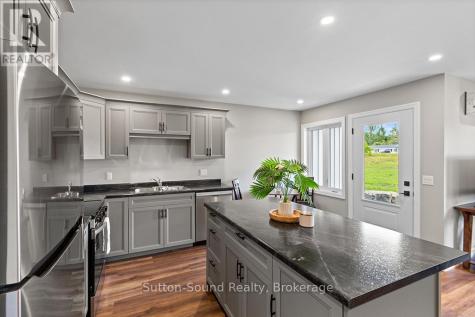 18 Maple Golf Crescent Northern Bruce Peninsula ON N0H 2R0