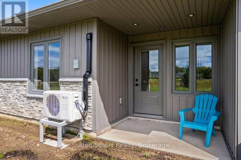 18 Maple Golf Crescent Northern Bruce Peninsula ON N0H 2R0