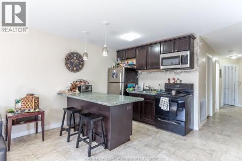 528 Chippawa Windsor ON N9C 2W3