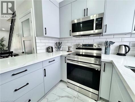 138 Jansen Avenue Kitchener ON N2A 2L7