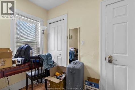 609 St. Joseph Windsor ON N9C 3H3