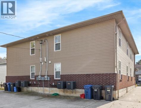 528 Chippawa Windsor ON N9C 2W3