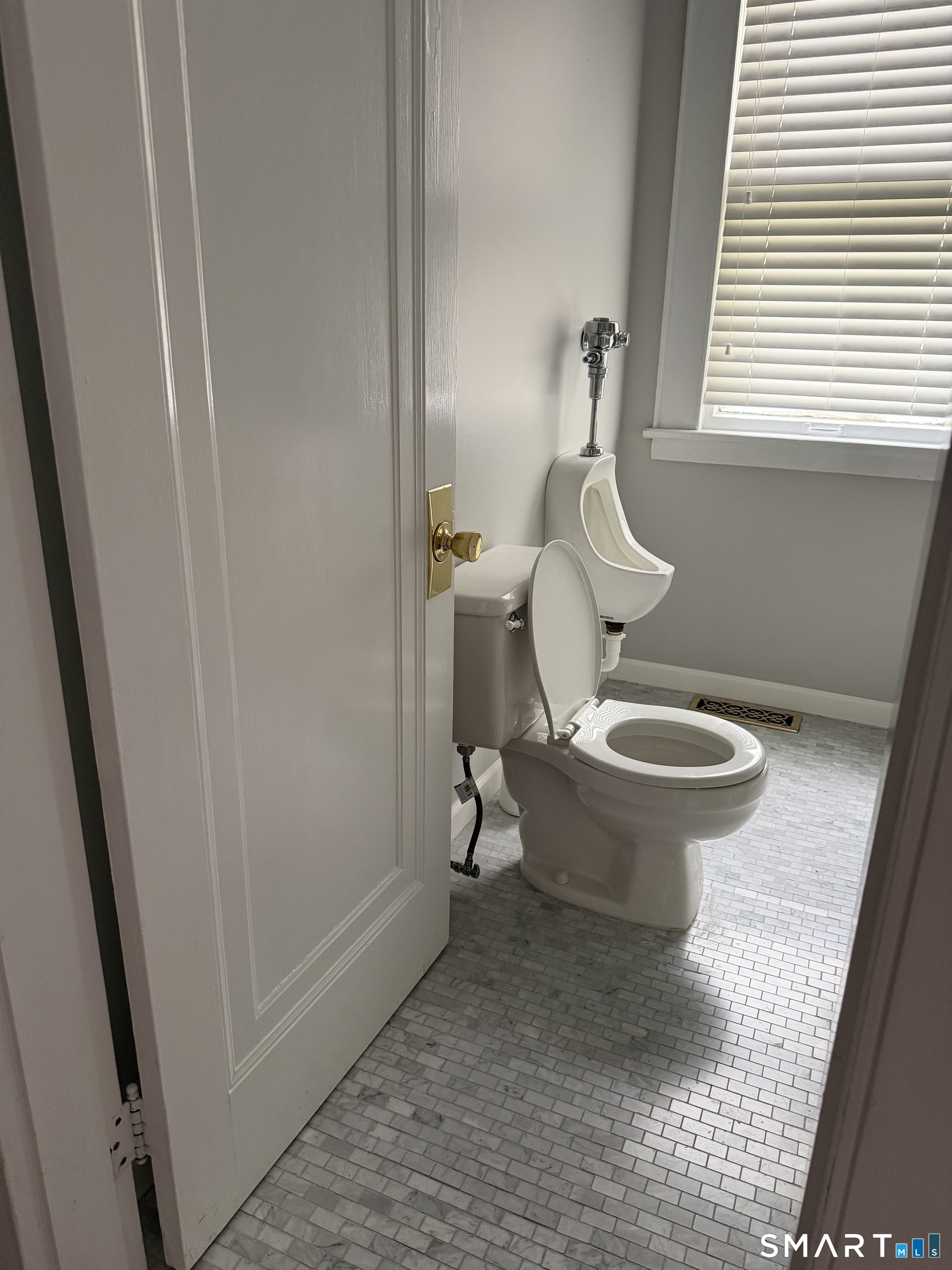 21 Holmes Avenue Waterbury CT 06710
