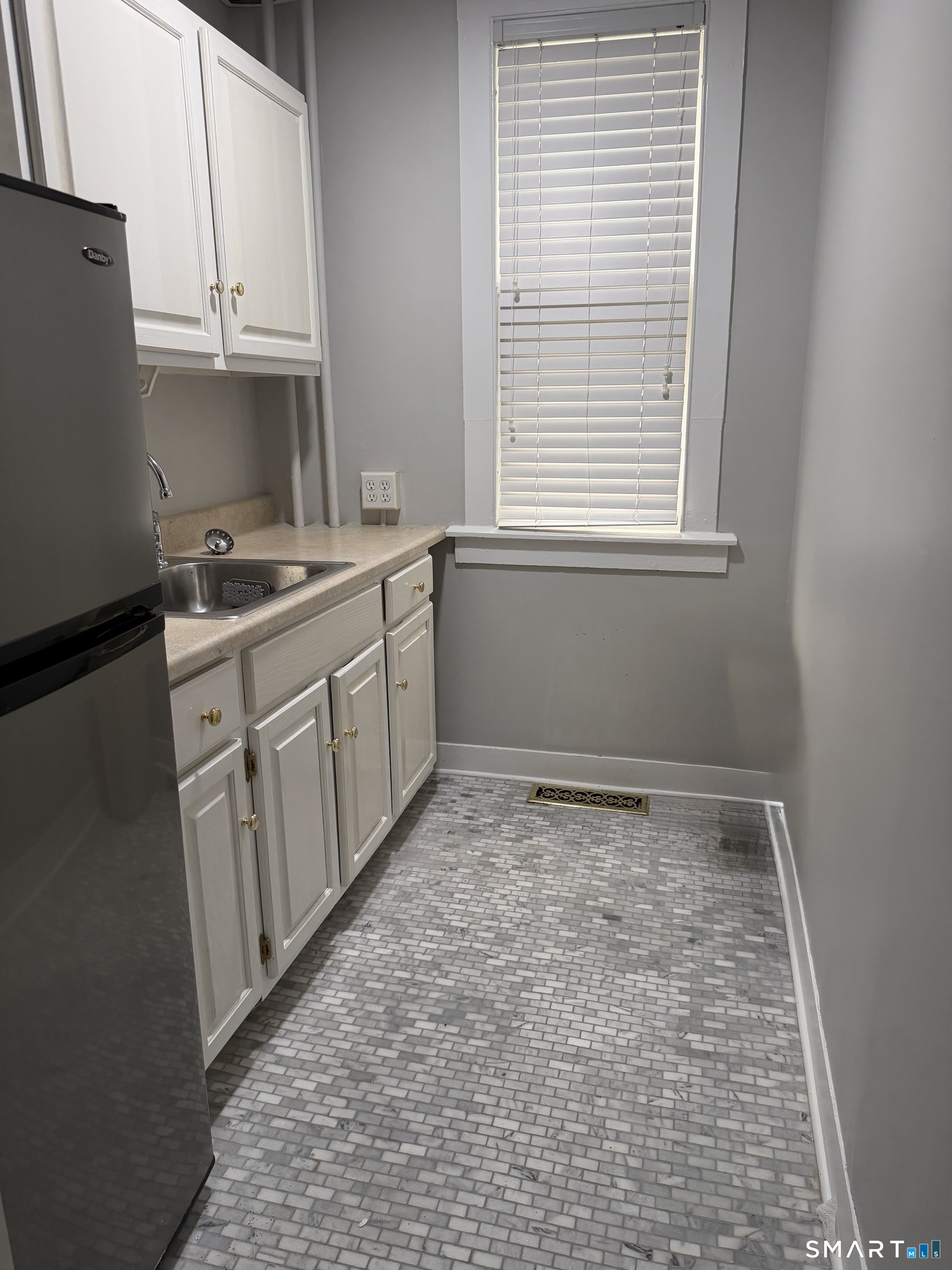 21 Holmes Avenue Waterbury CT 06710