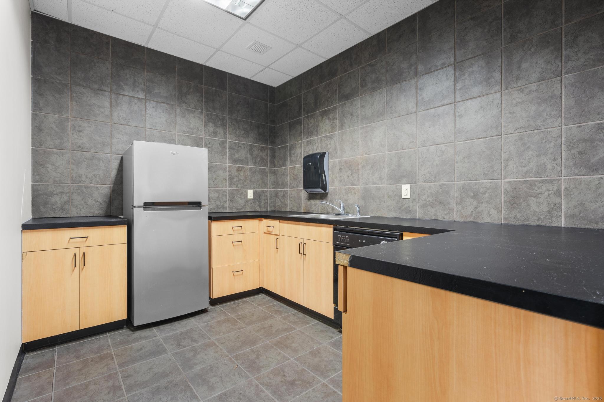 75 Carter Drive Guilford CT 06437