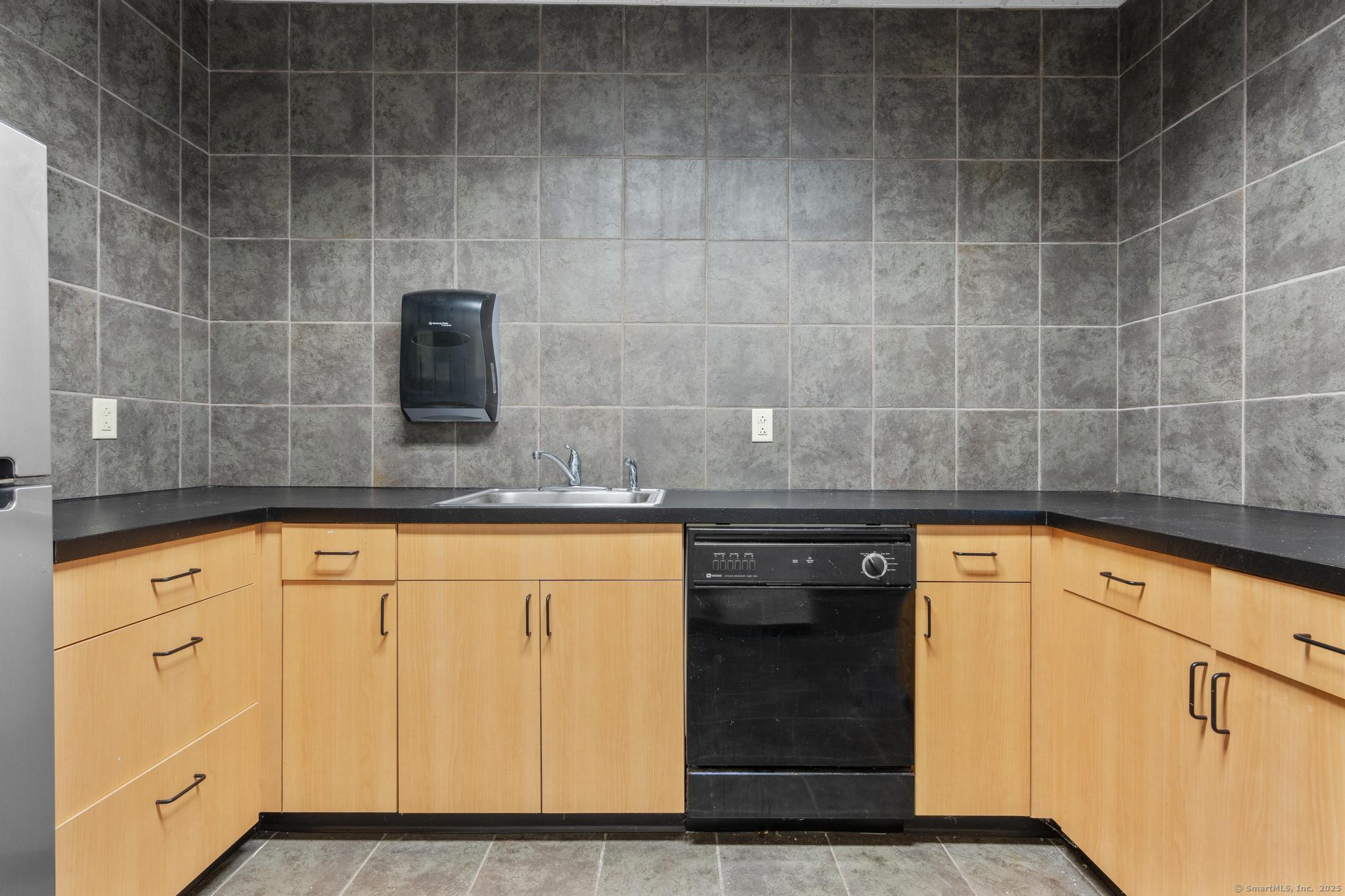 75 Carter Drive Guilford CT 06437