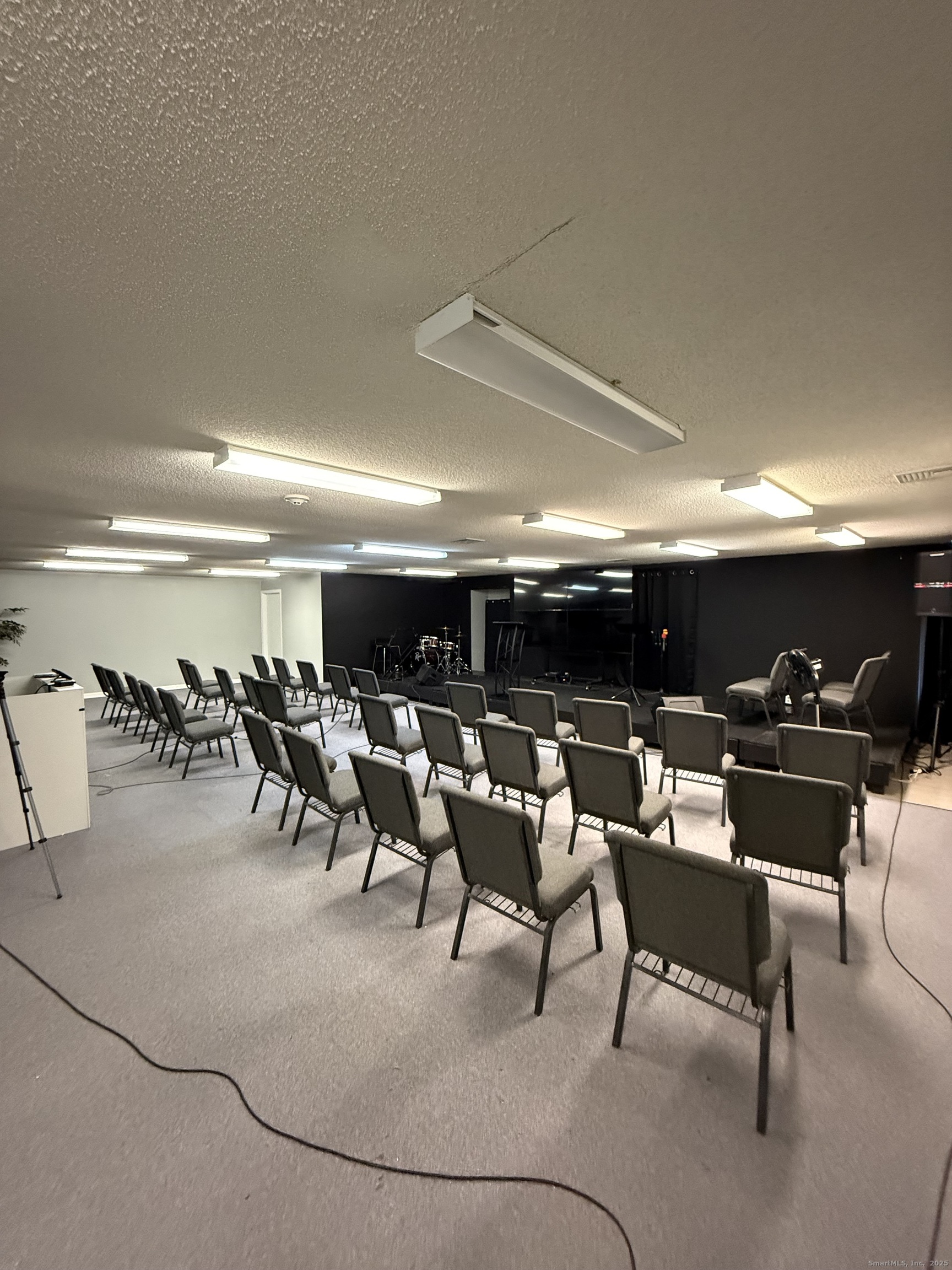 4137 Whitney Avenue Hamden CT 06518