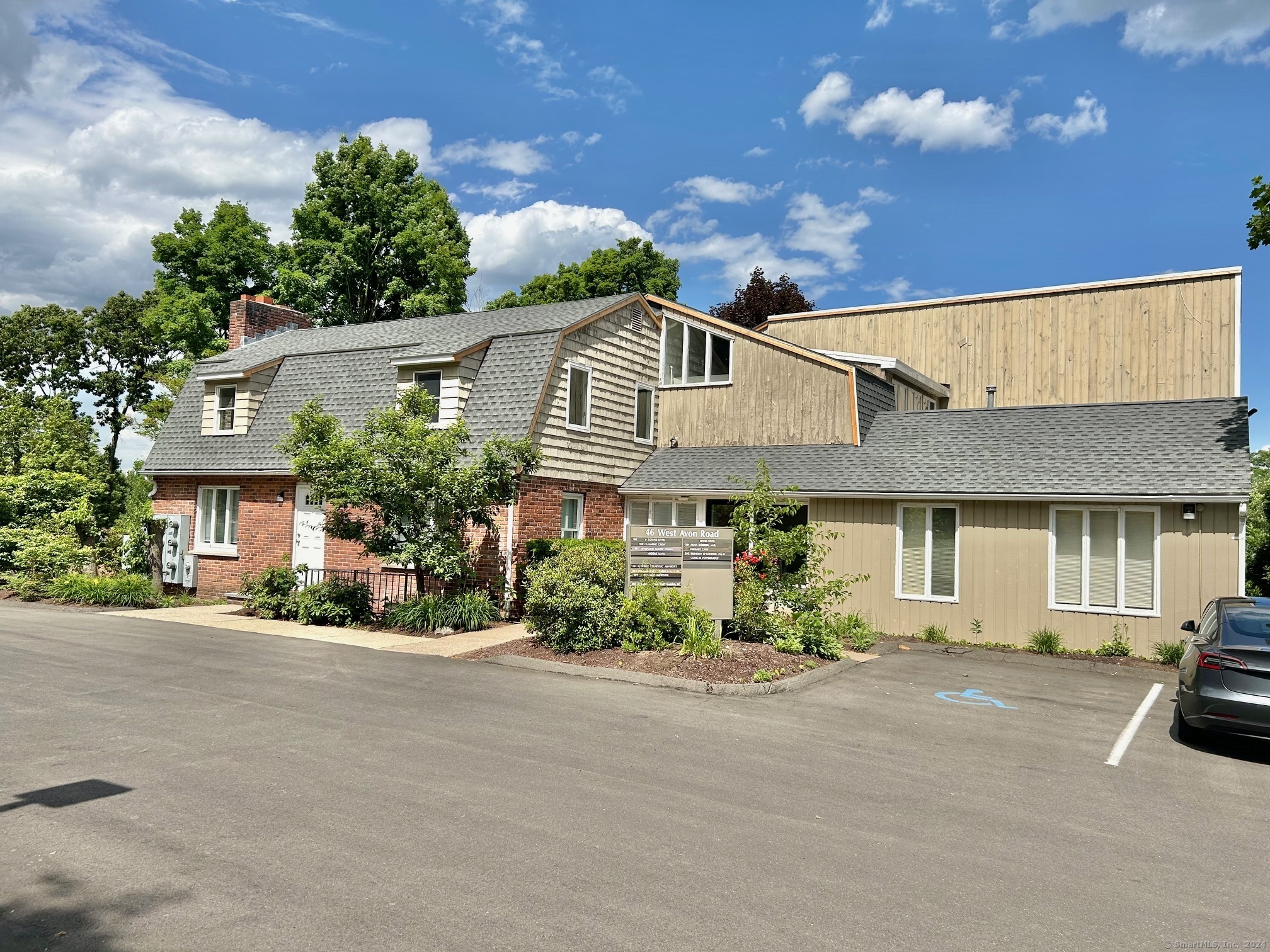 46 West Avon Road Avon CT 06001