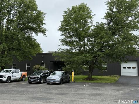 31 Pecks Lane Newtown CT 06470