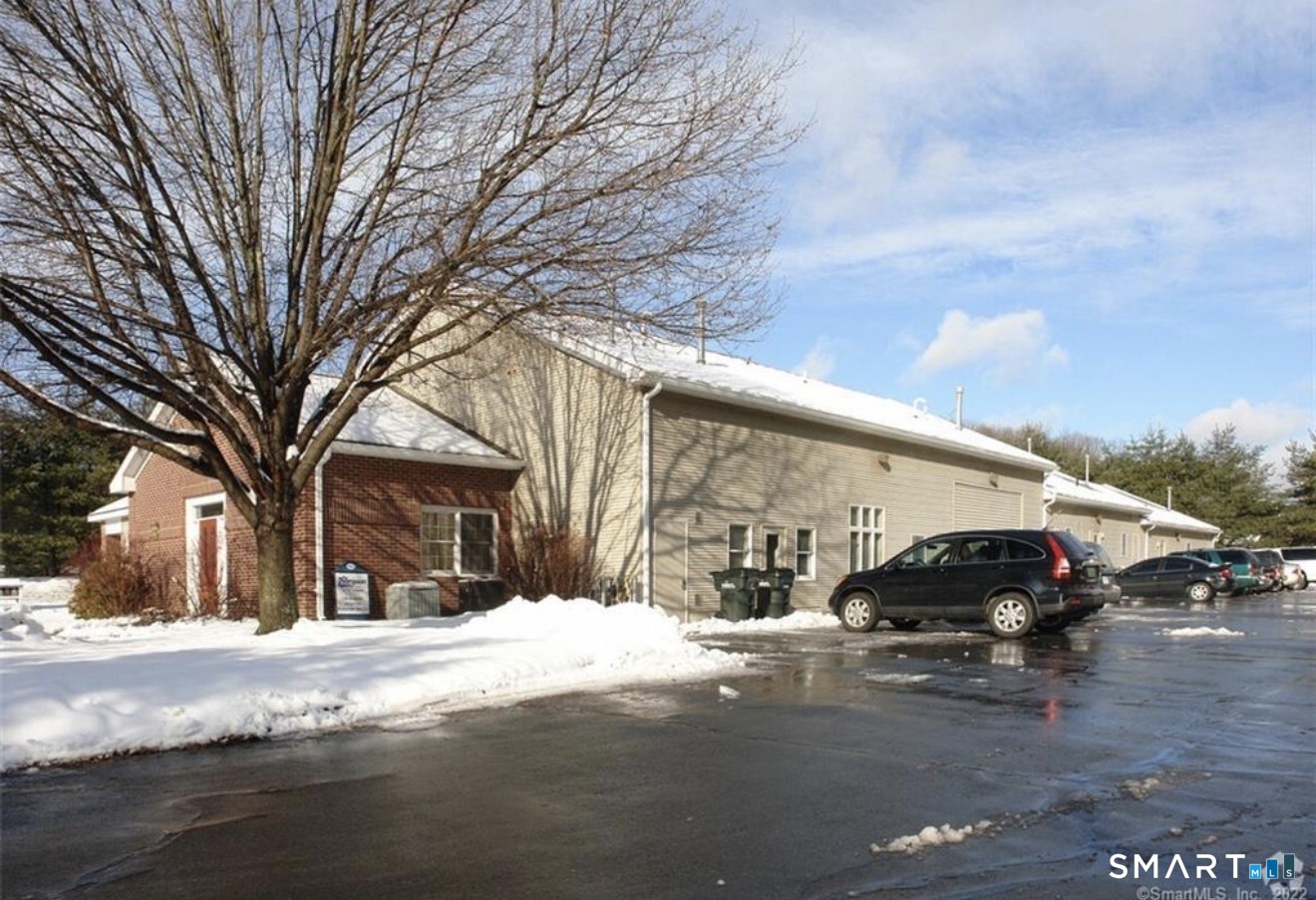 85 River Road Canton CT 06019