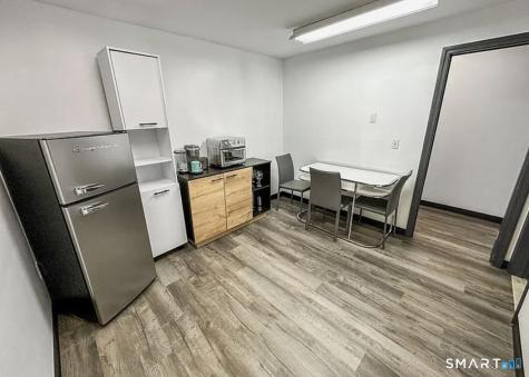 85 River Road Canton CT 06019