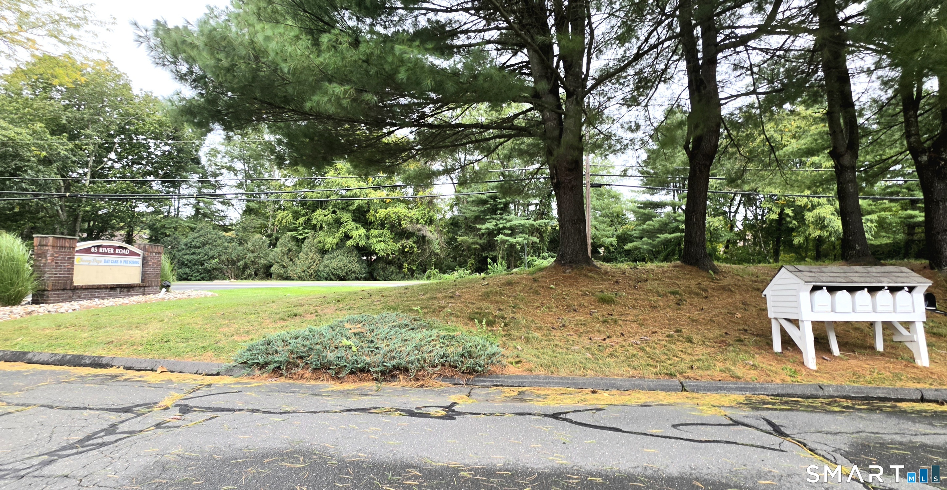 85 River Road Canton CT 06019