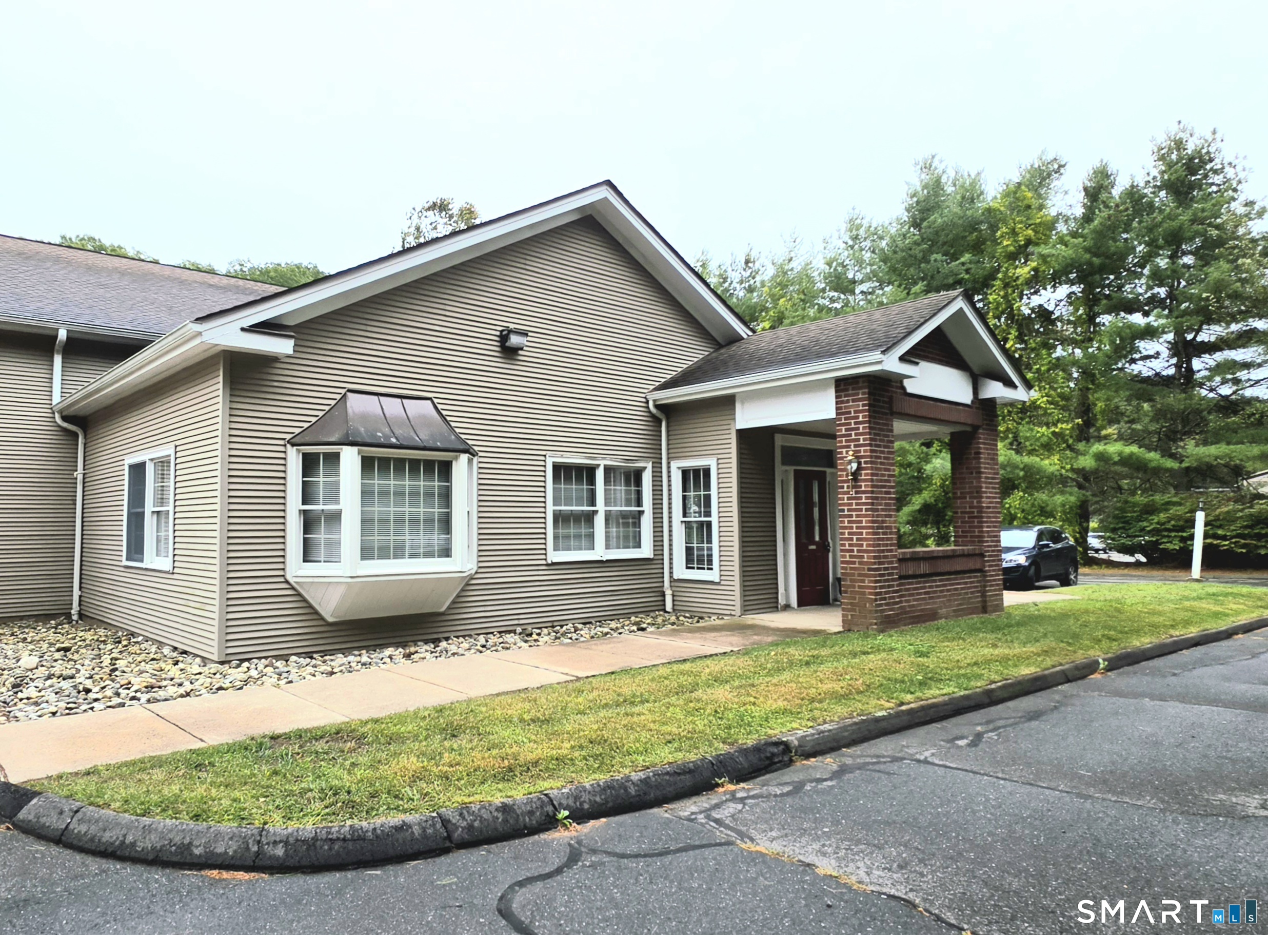 85 River Road Canton CT 06019