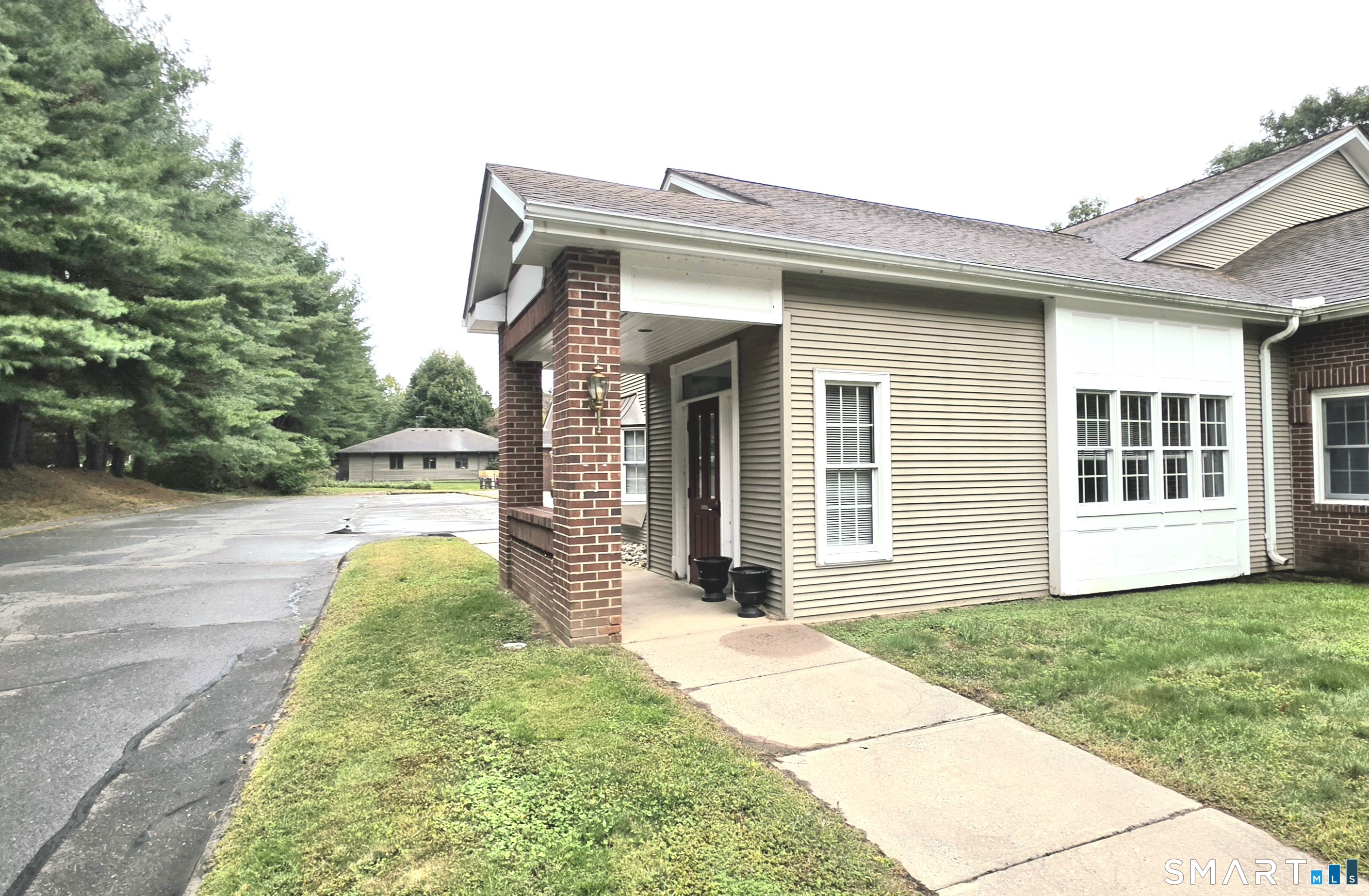 85 River Road Canton CT 06019