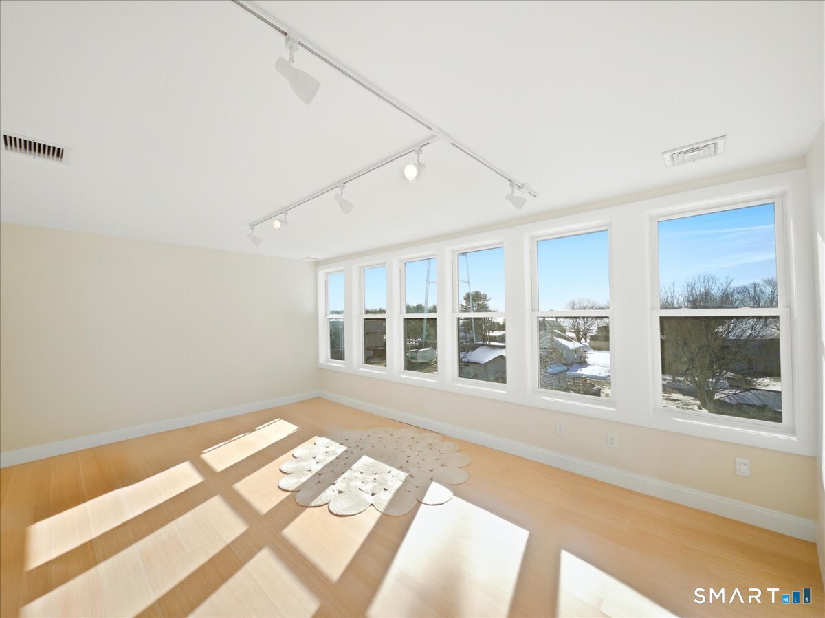 4 Broadway Avenue Extension Stonington CT 06355