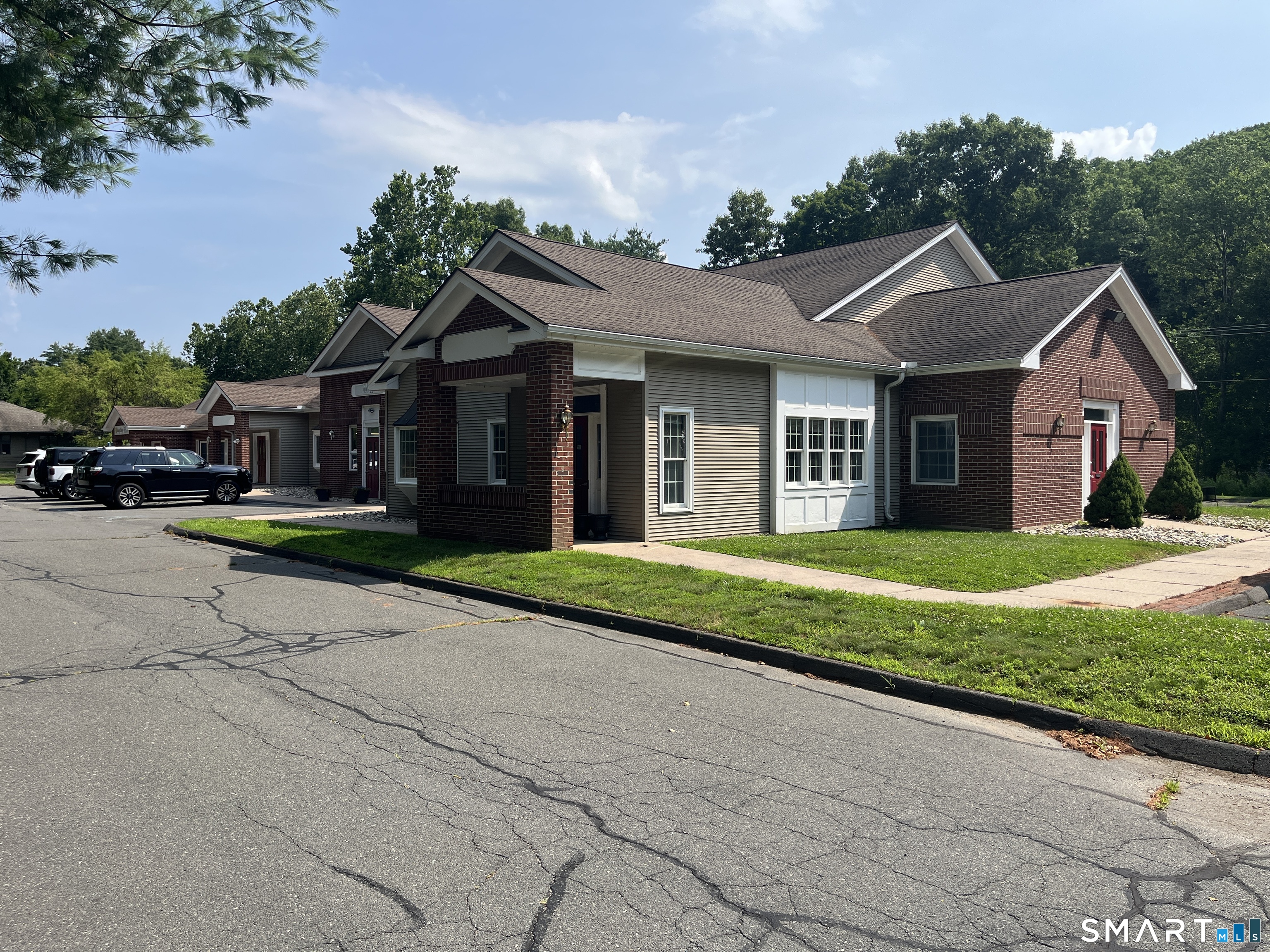 85 River Road Canton CT 06019