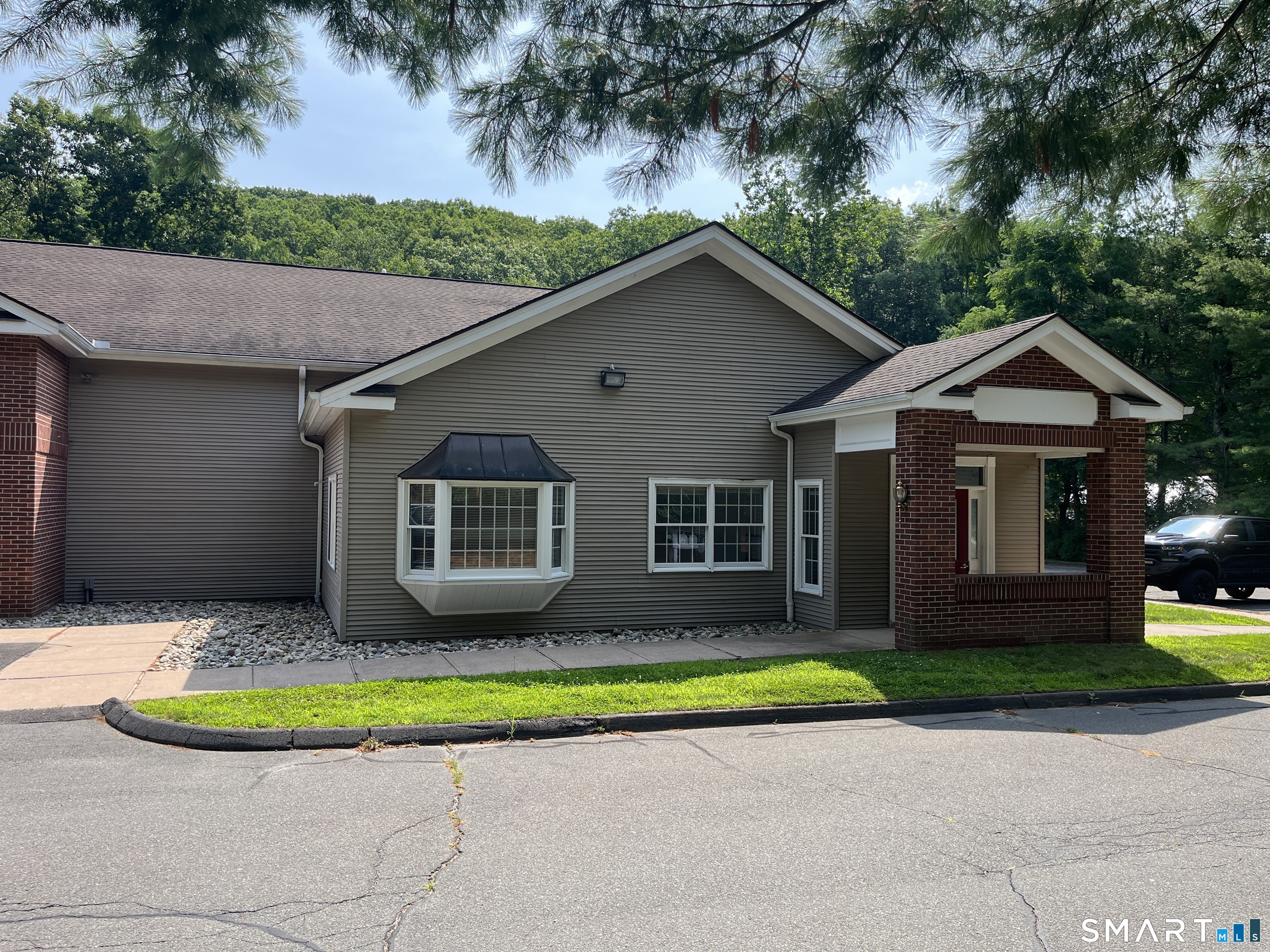 85 River Road Canton CT 06019