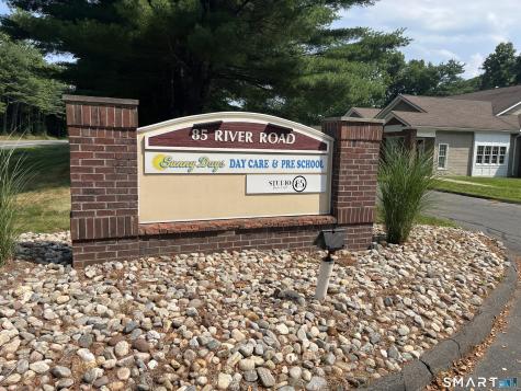 85 River Road Canton CT 06019