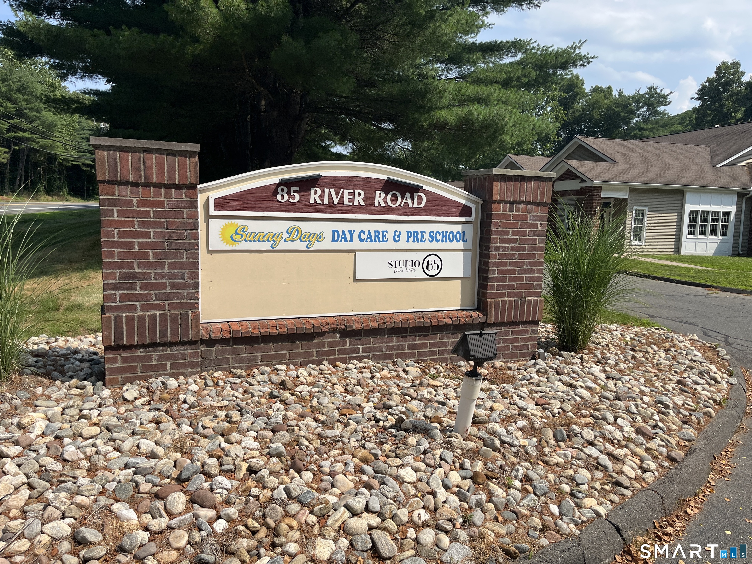 85 River Road Canton CT 06019