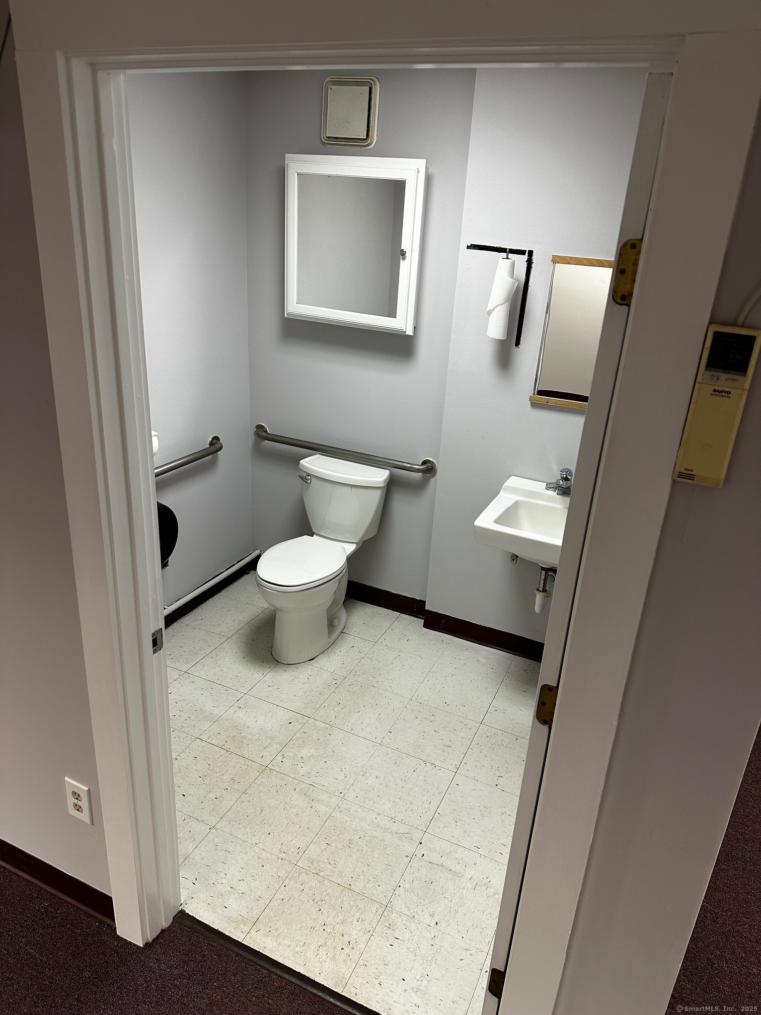 61 Ffyler Place Suffield CT 06078