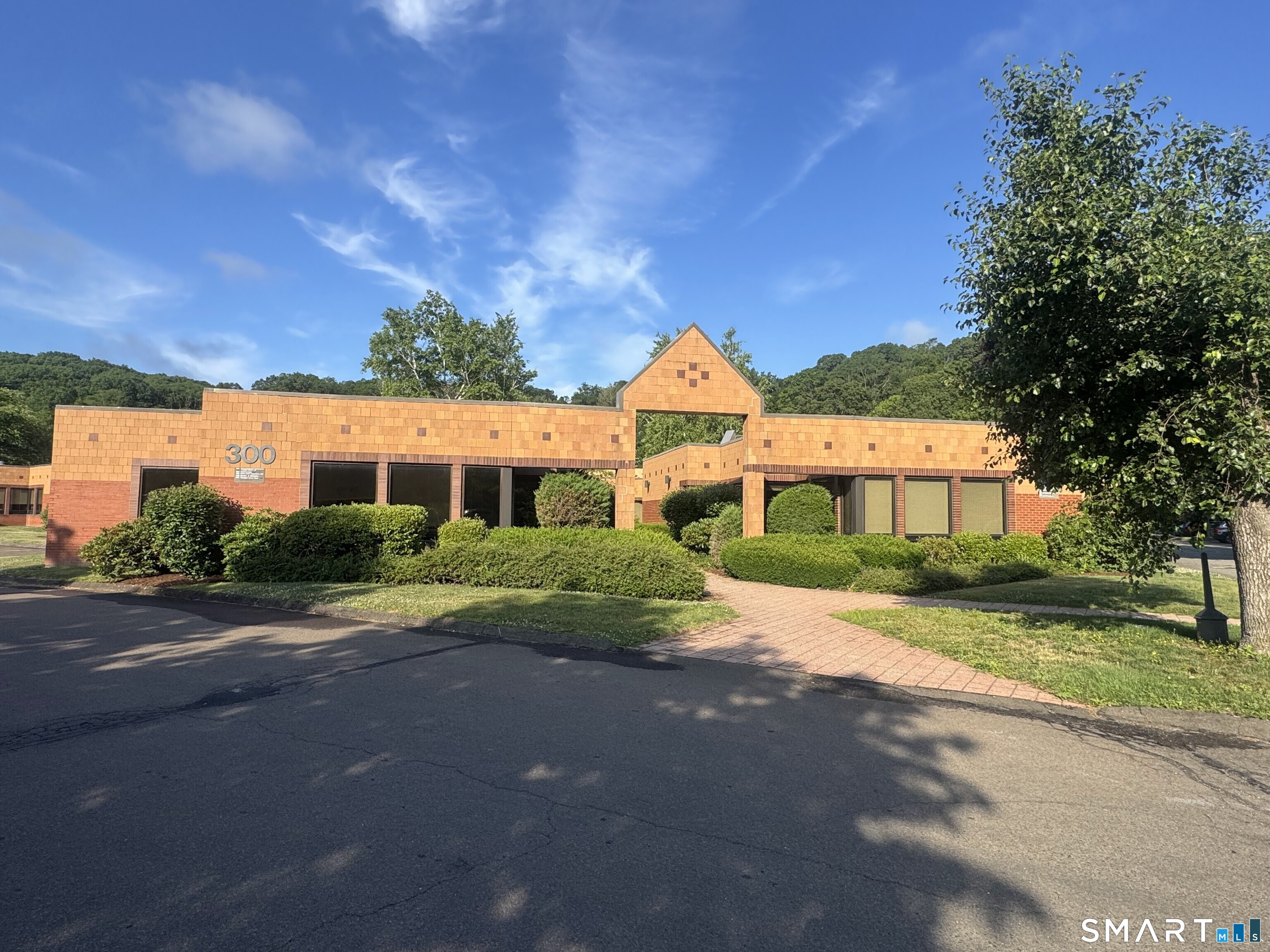 1 Bradley Road Woodbridge CT 06525