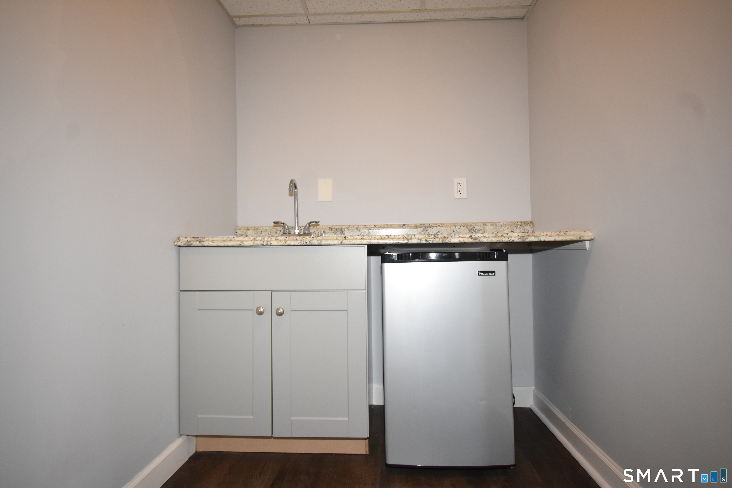 1533 New Britain Avenue Farmington CT 06032