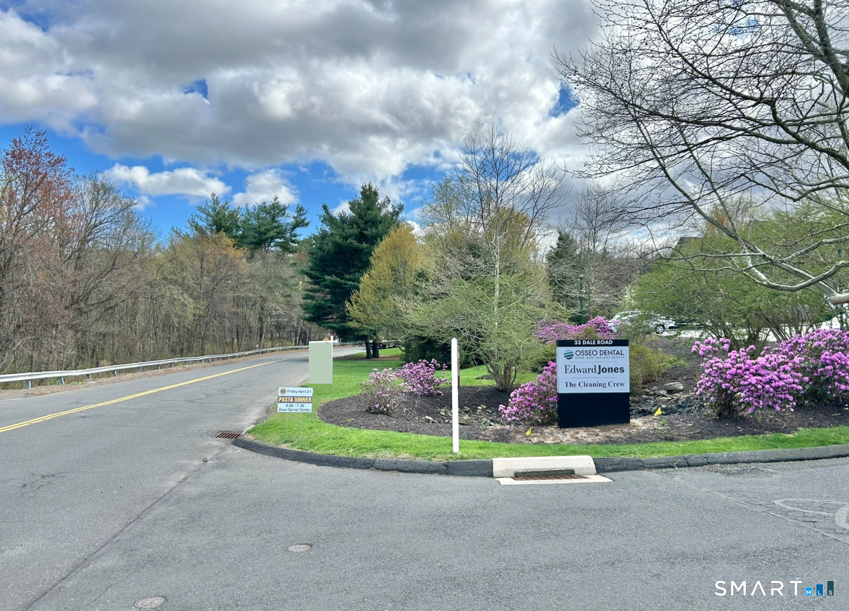 33 Dale Road Avon CT 06001