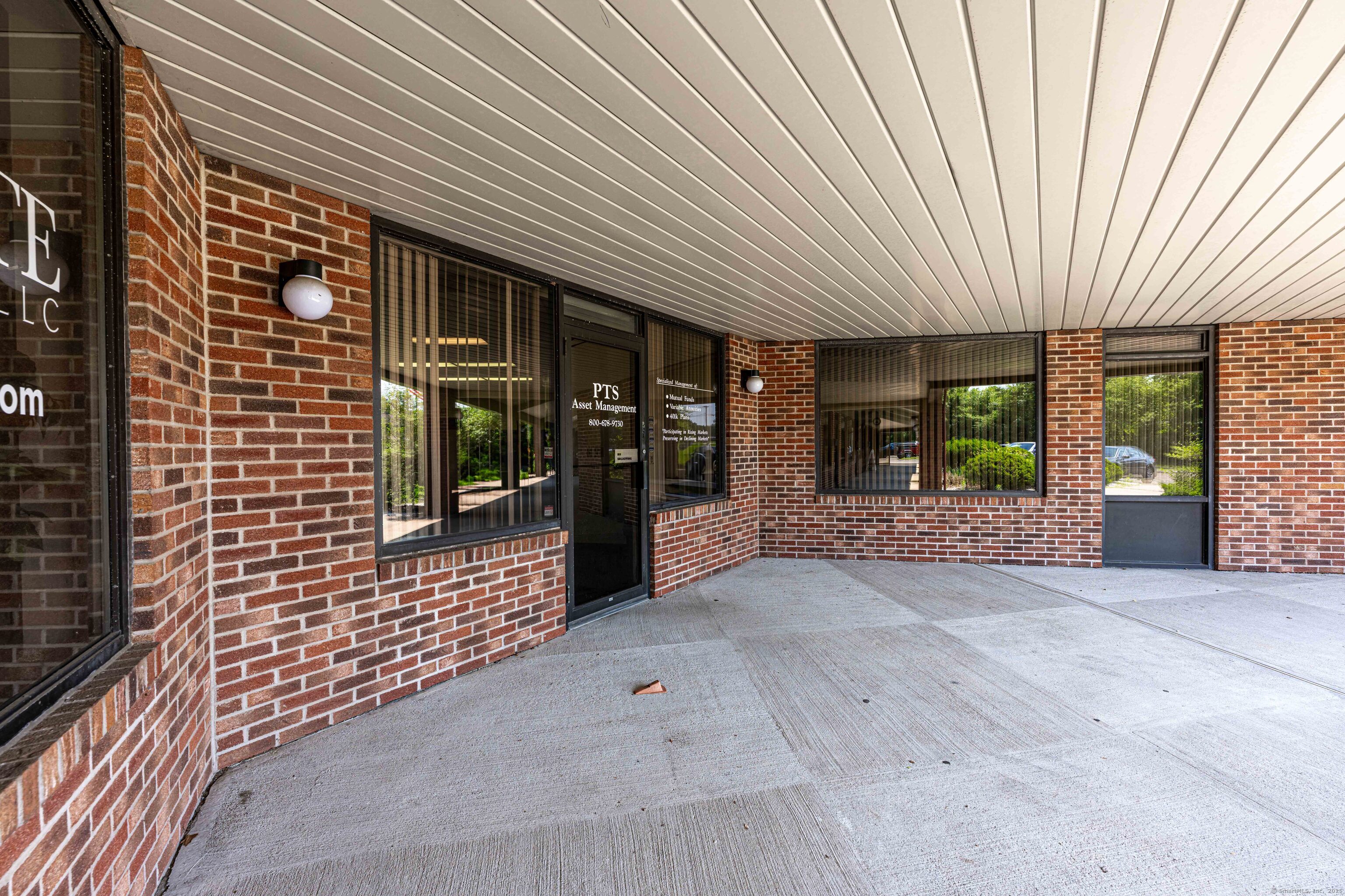 565 Washington Avenue North Haven CT 06473