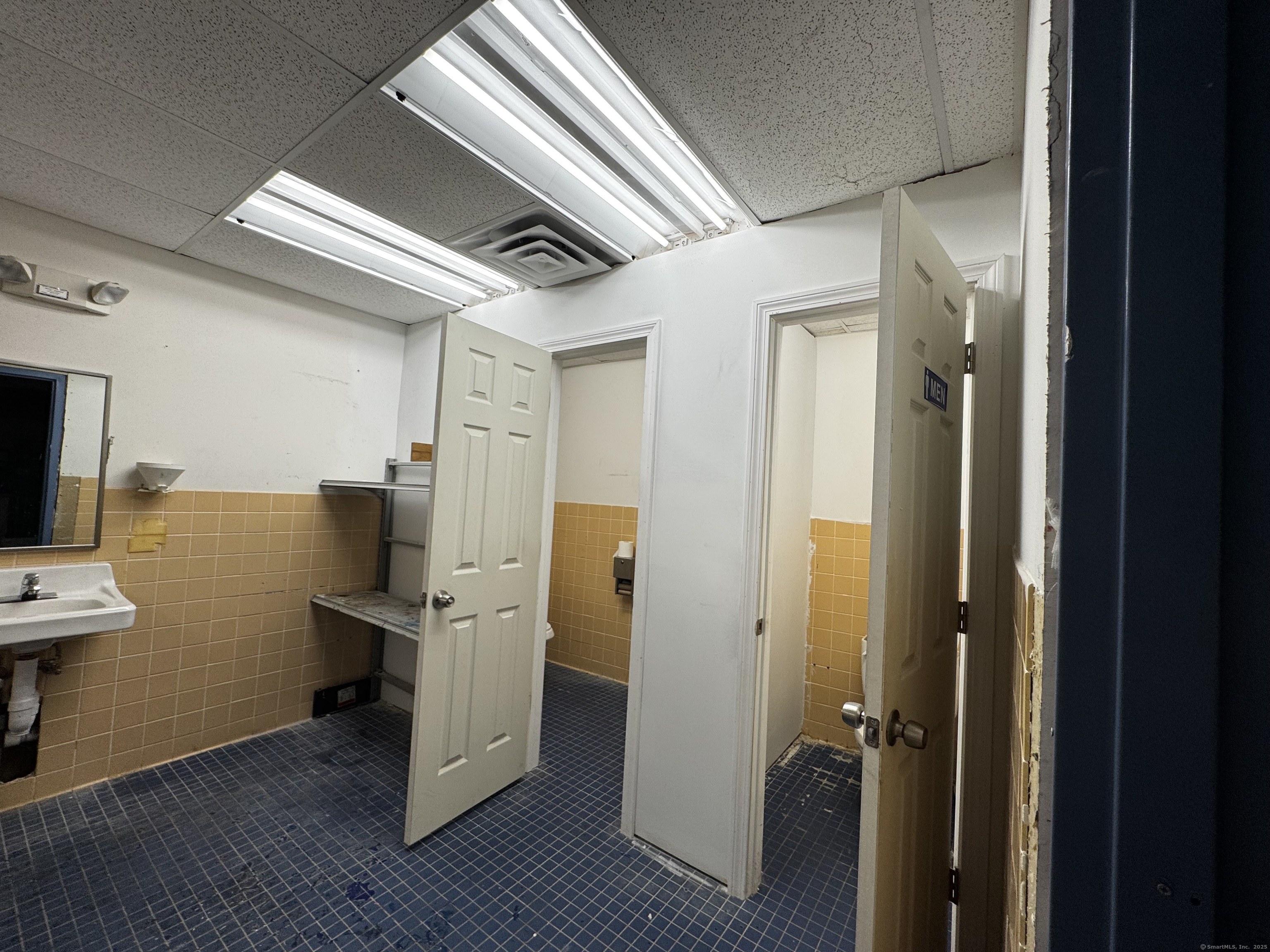 221 Bull Hill Lane West Haven CT 06516