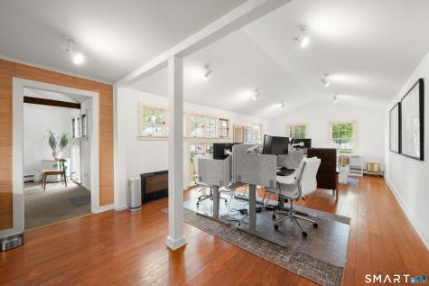 8 Novelty Lane Essex CT 06426