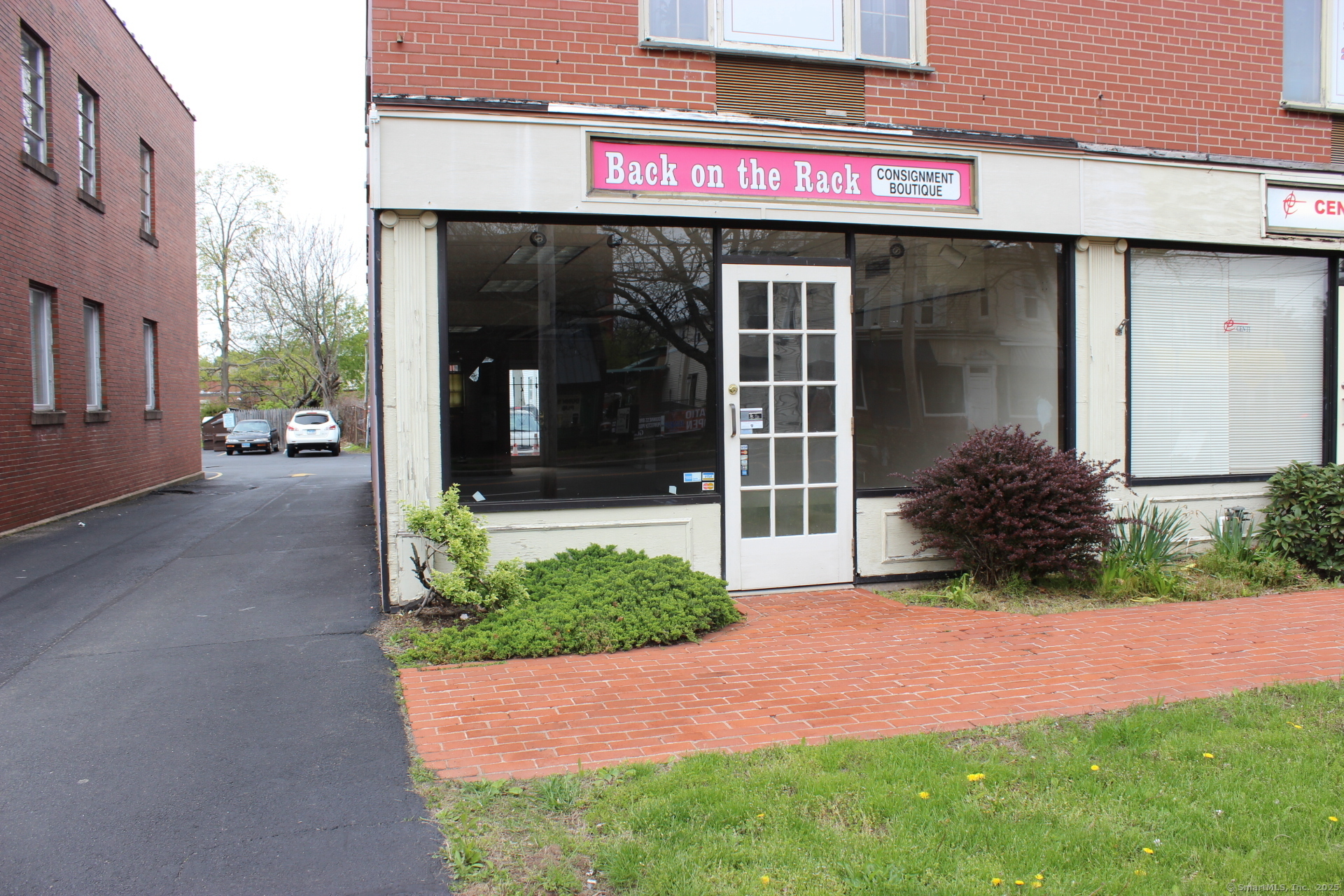 2348 Whitney Avenue Hamden CT 06518