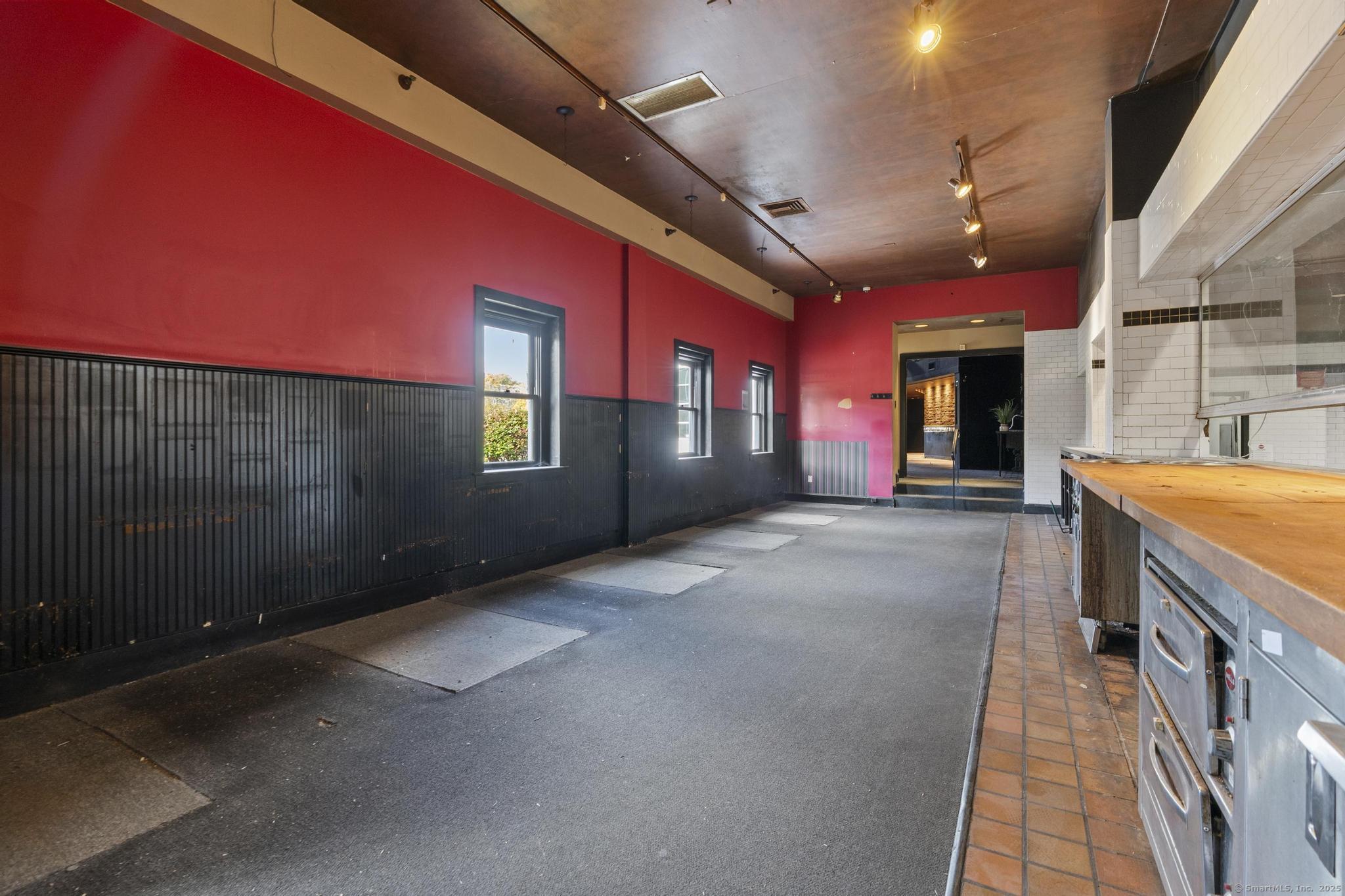 24 West Main Street Avon CT 06001