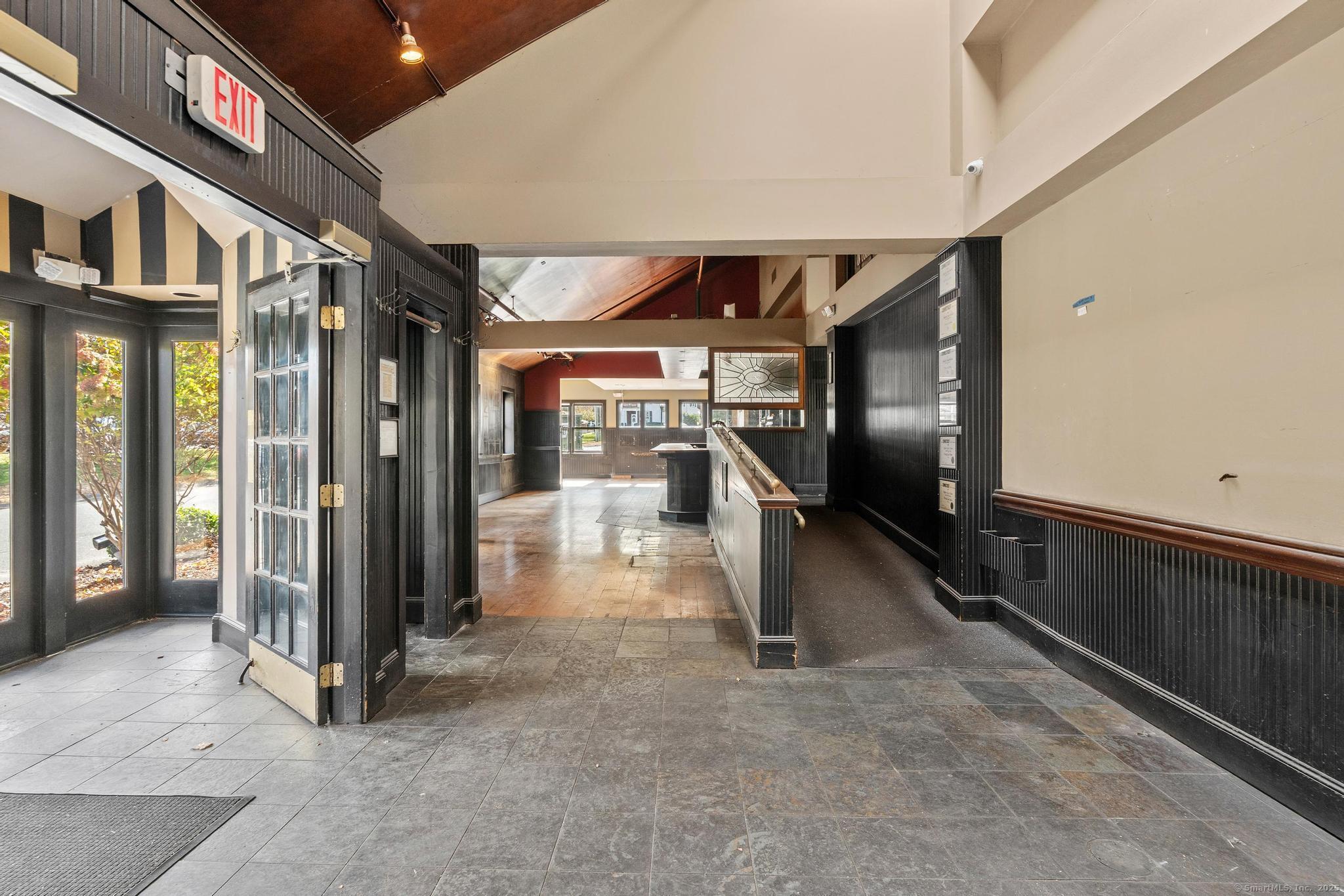 24 West Main Street Avon CT 06001