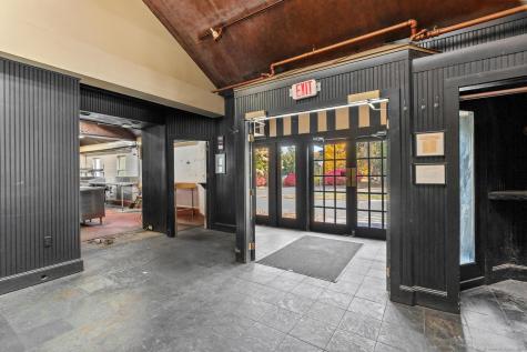 24 West Main Street Avon CT 06001