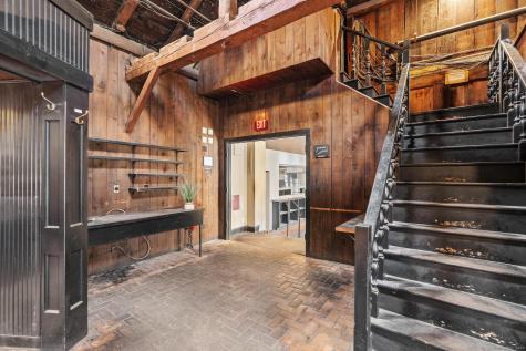 24 West Main Street Avon CT 06001