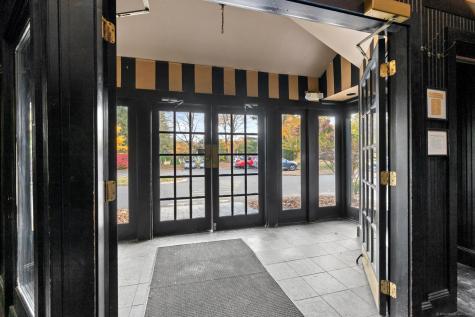 24 West Main Street Avon CT 06001