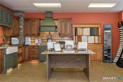 1695 Poquonock Avenue Windsor CT 06095