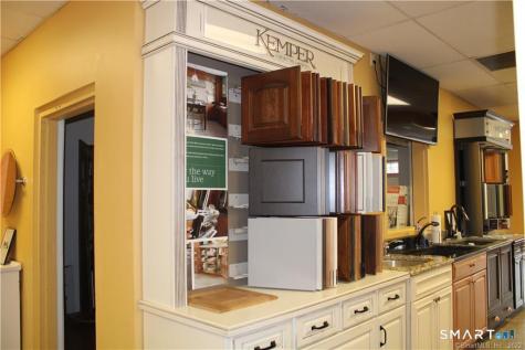 1695 Poquonock Avenue Windsor CT 06095