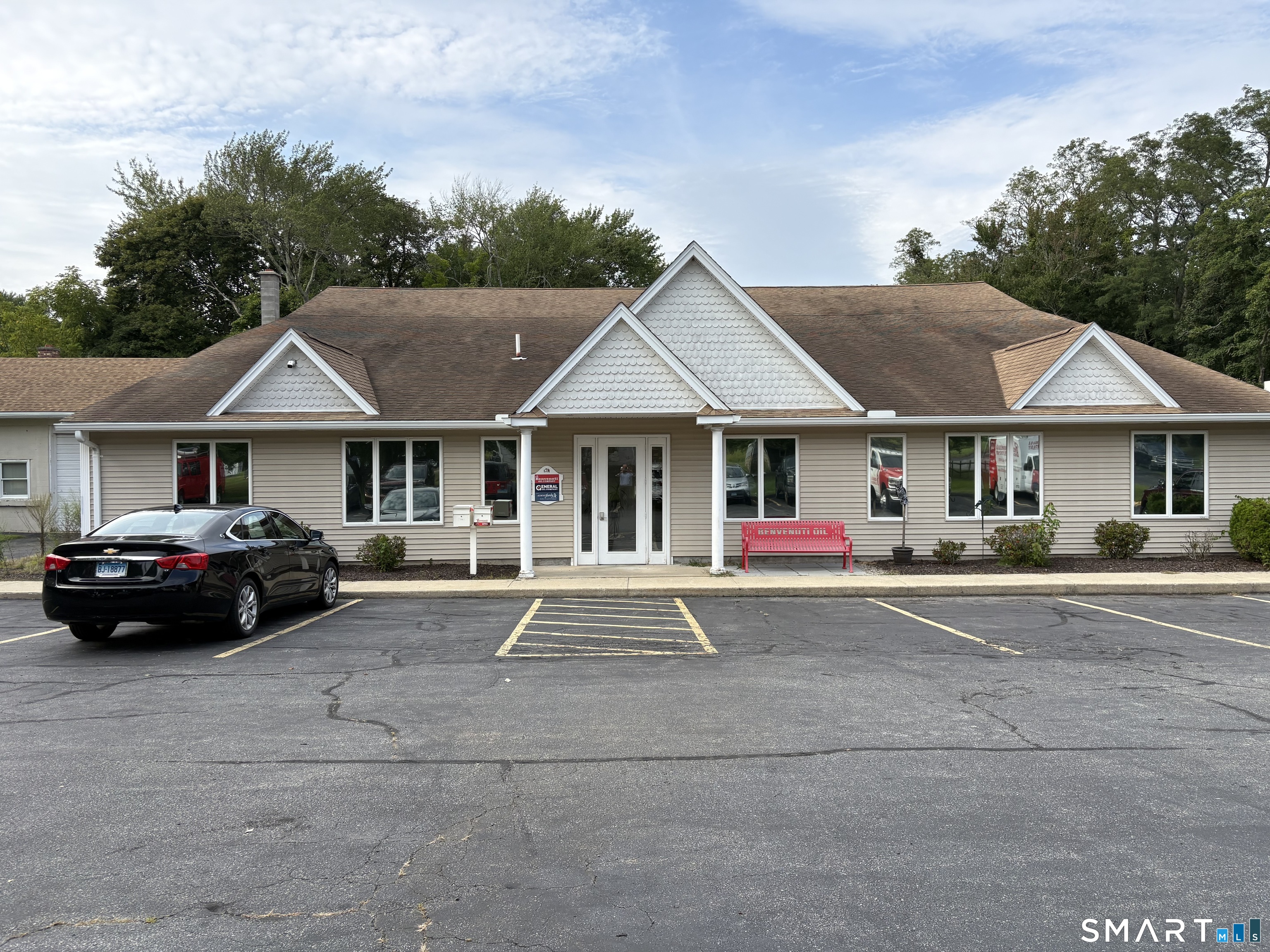 17 Boston Post Road Waterford CT 06385