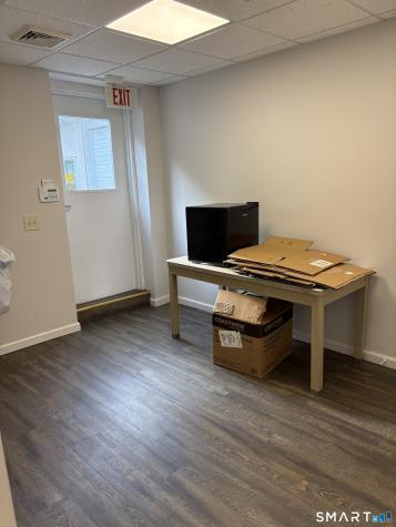 17 Boston Post Road Waterford CT 06385