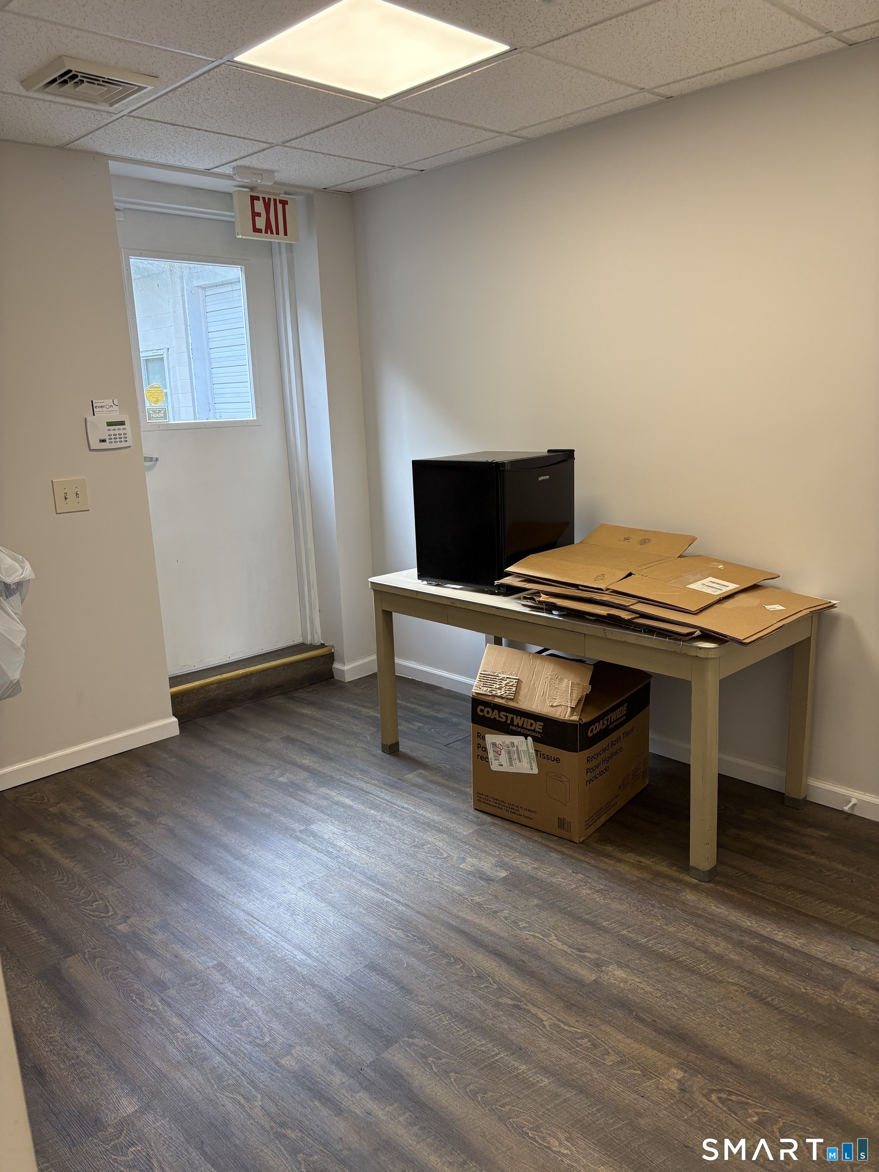 17 Boston Post Road Waterford CT 06385