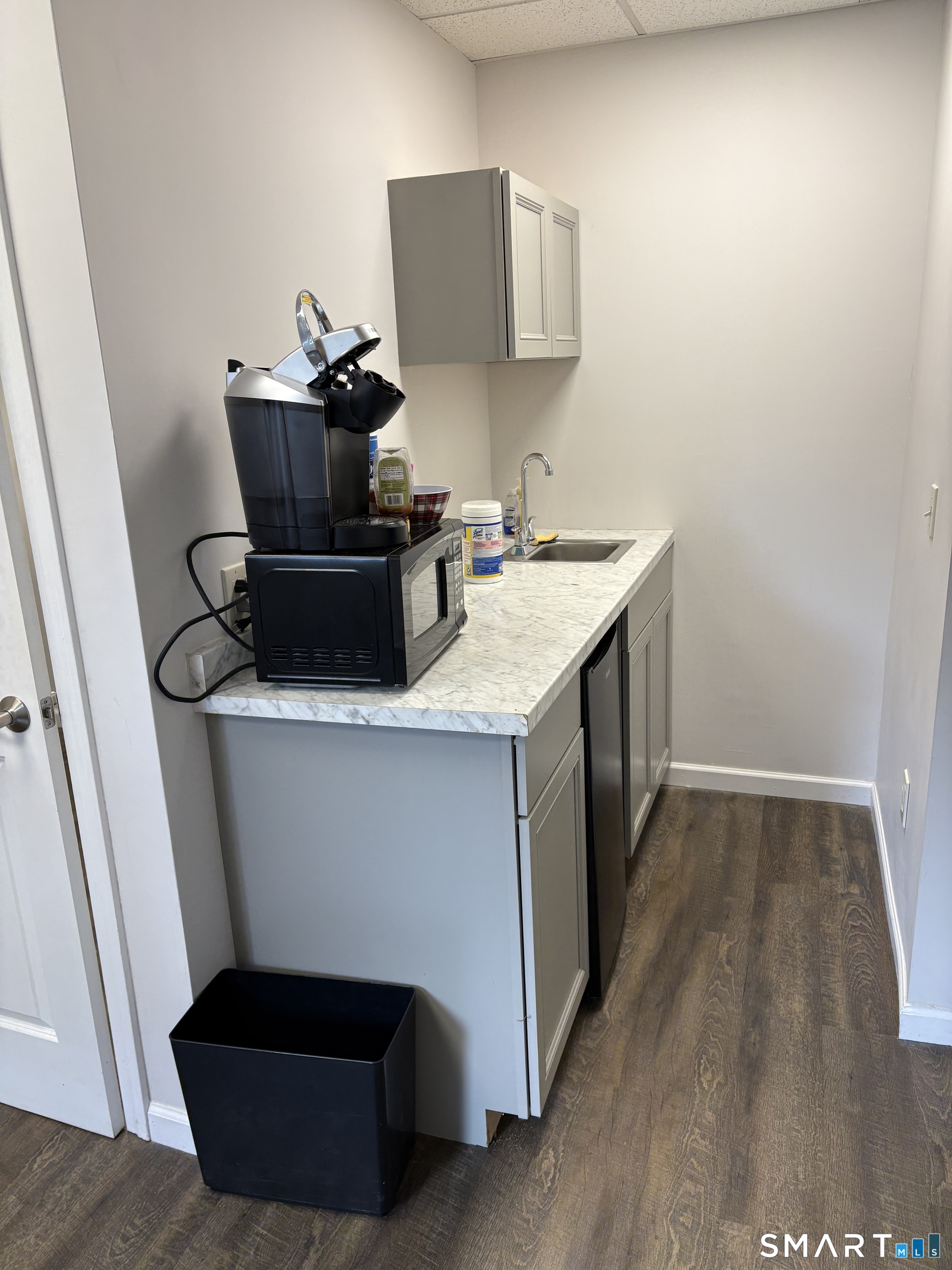 17 Boston Post Road Waterford CT 06385