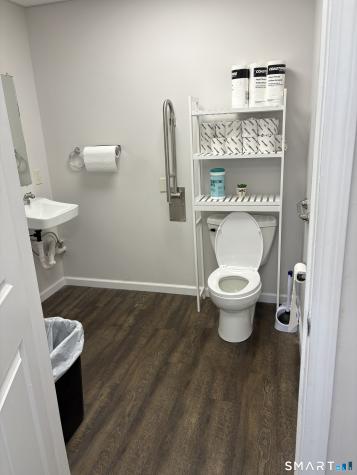 17 Boston Post Road Waterford CT 06385