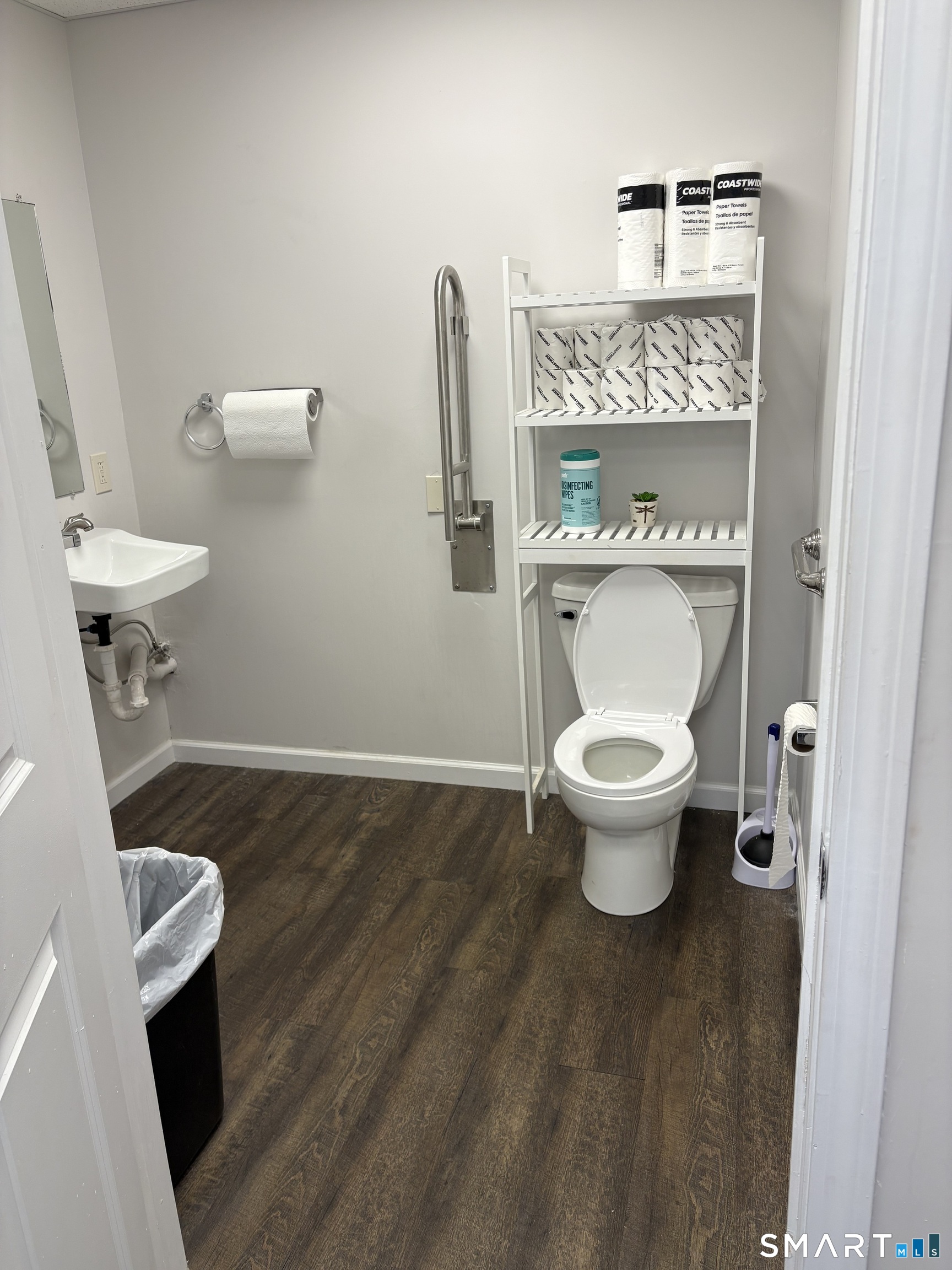 17 Boston Post Road Waterford CT 06385