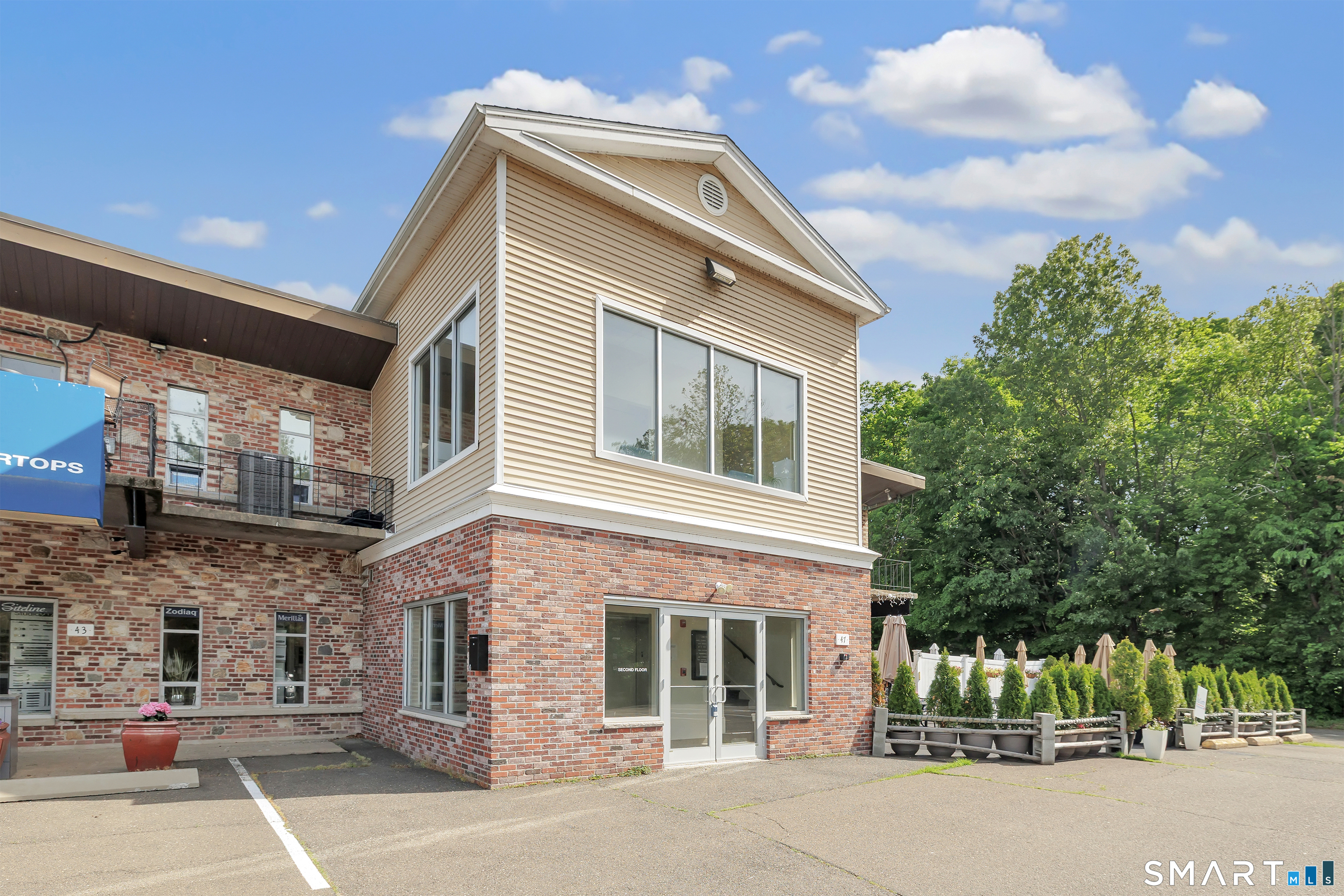 37 Huntington Plaza Street Shelton CT 06484